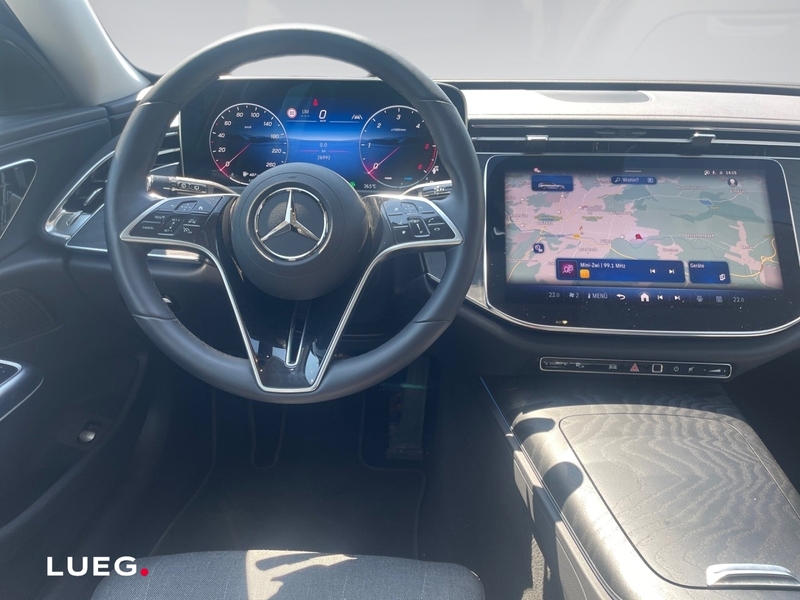 Mercedes-Benz E 220 d T-Modell Airpanel Perf SpurW ACC AHK AUT — photo 11