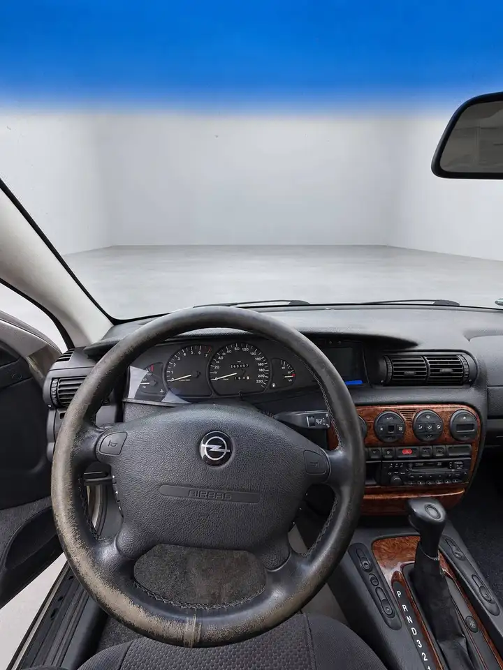Opel Omega Caravan 2.0 16V CD Reflection, foto 12