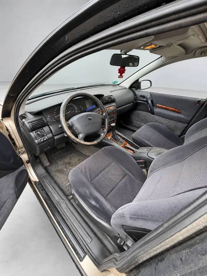 Opel Omega Caravan 2.0 16V CD Reflection, foto 7