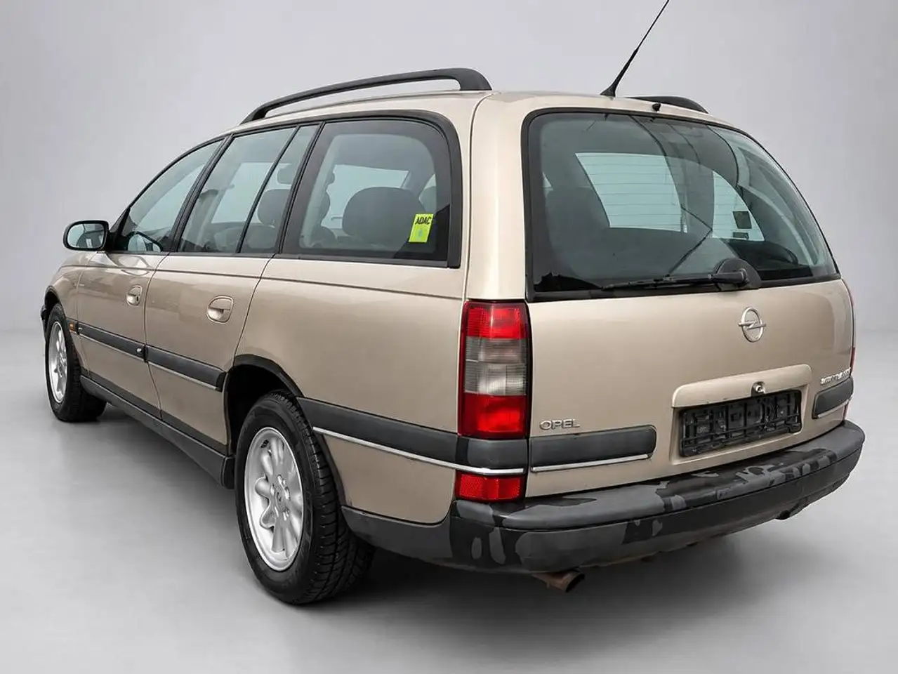 Opel Omega Caravan 2.0 16V CD Reflection, foto 2