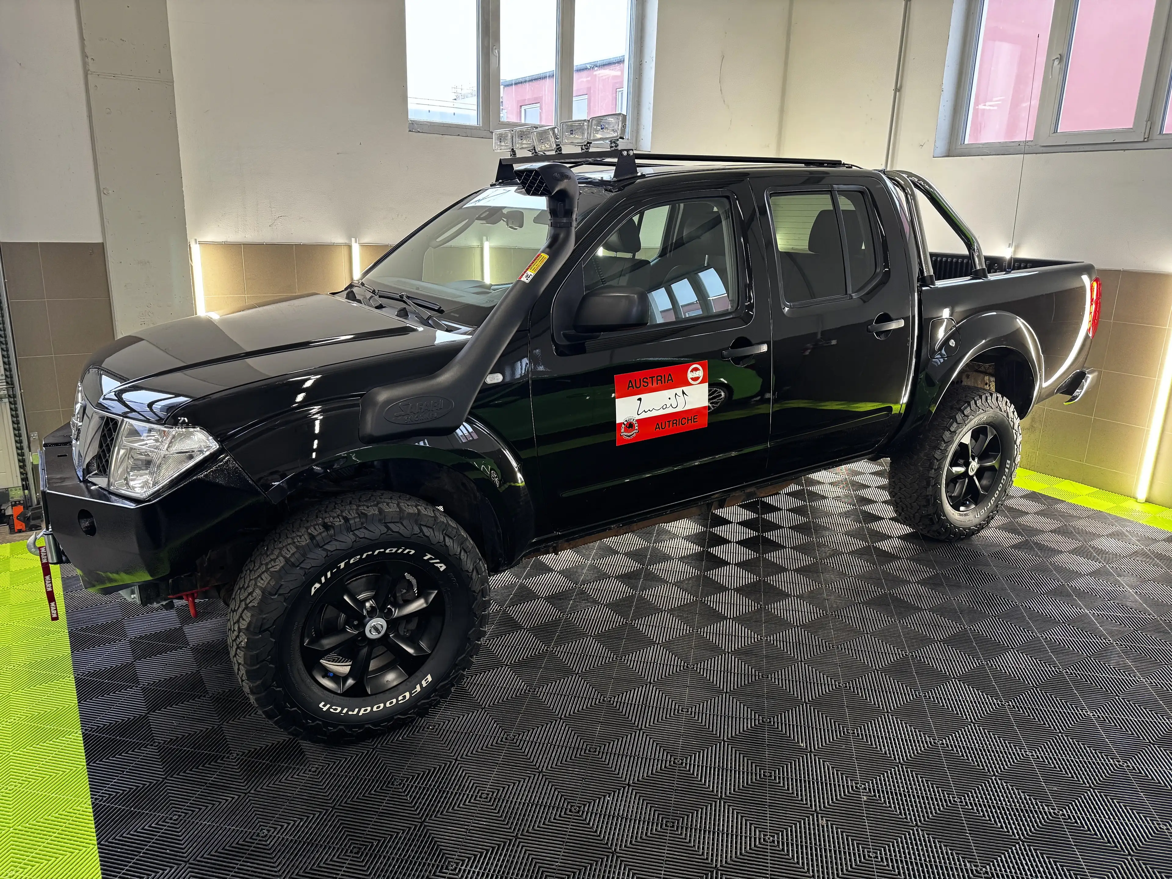 Nissan Navara Double Cab 2.5 4X4 Offroad/Typisiert/Leder/Navi — photo 2