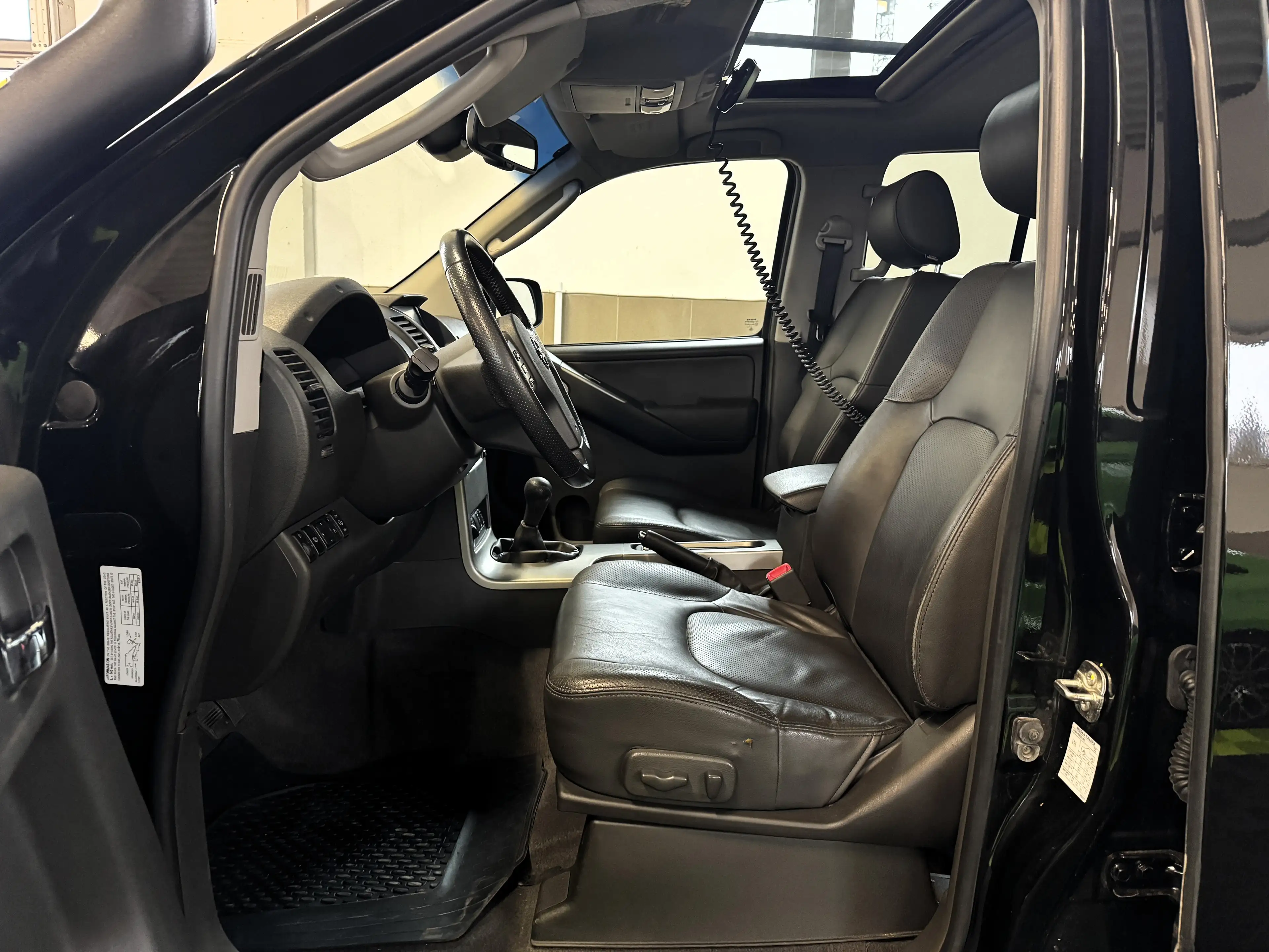 Nissan Navara Double Cab 2.5 4X4 Offroad/Typisiert/Leder/Navi — photo 12