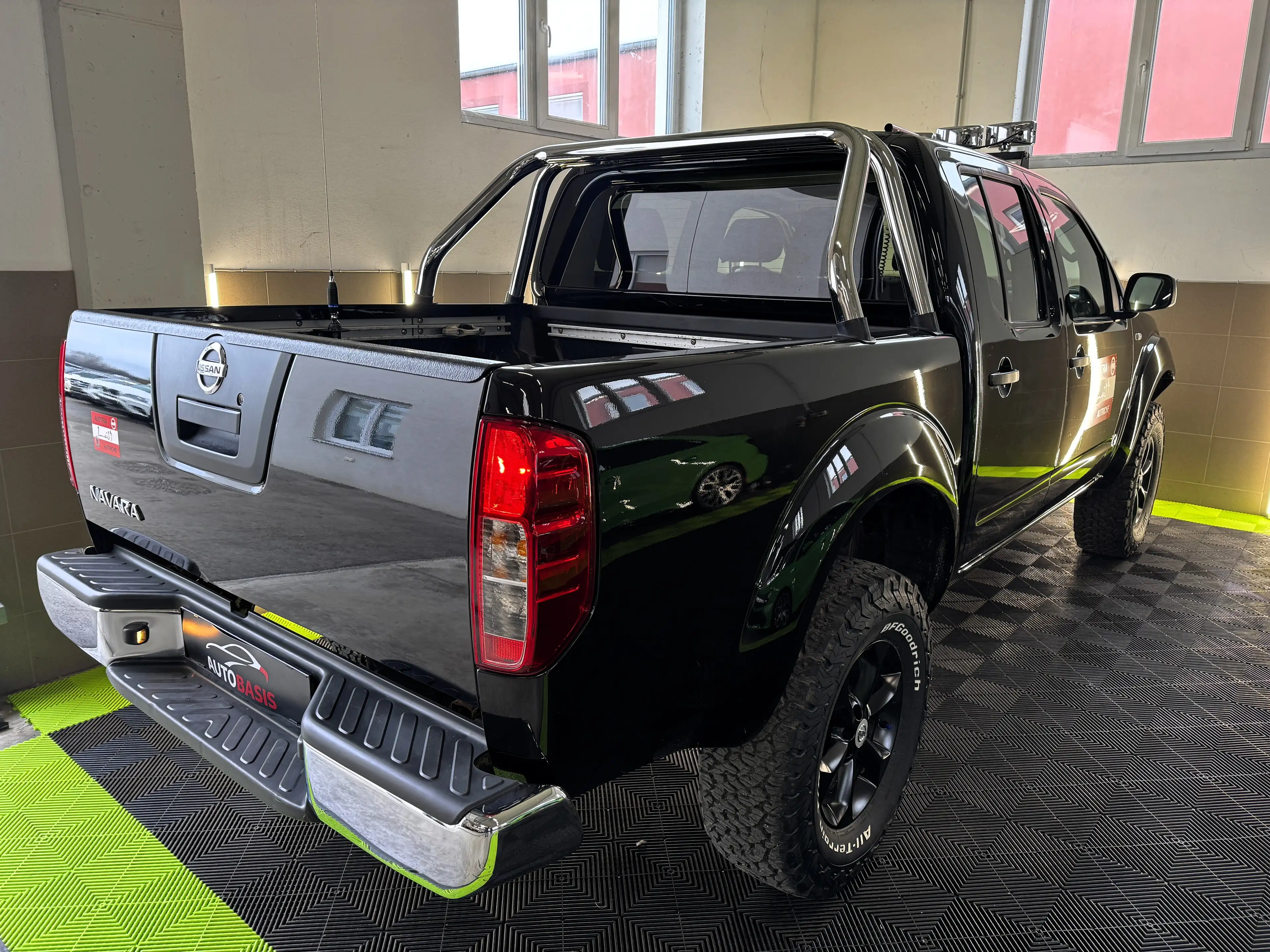 Nissan Navara Double Cab 2.5 4X4 Offroad/Typisiert/Leder/Navi — photo 9