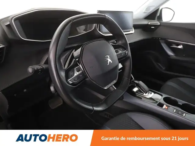 Peugeot 2008 view 11