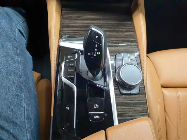BMW 5 Series view 10