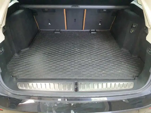 BMW 5 Series view 15