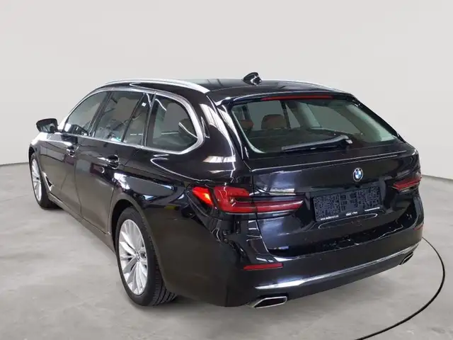 BMW 5 Series view 5