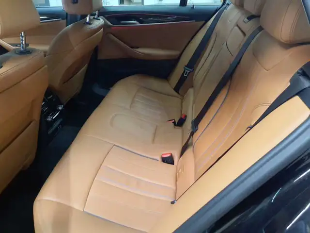 BMW 5 Series view 13