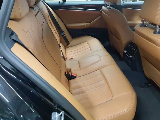BMW 5 Series view 14