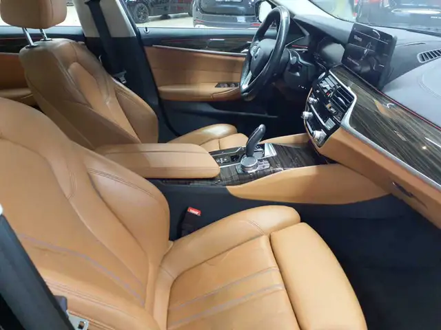 BMW 5 Series view 8
