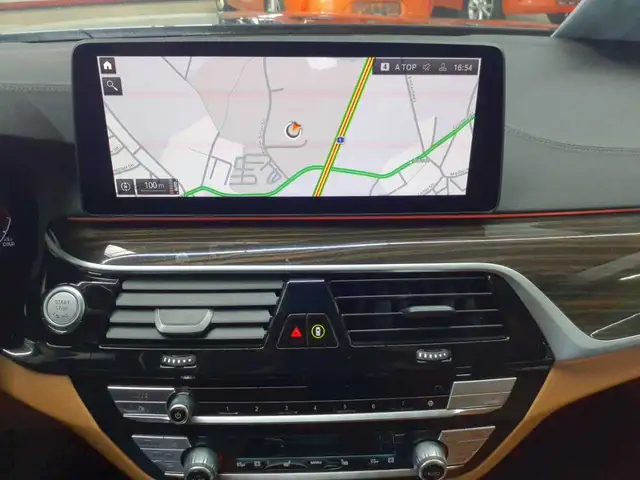 BMW 5 Series view 12