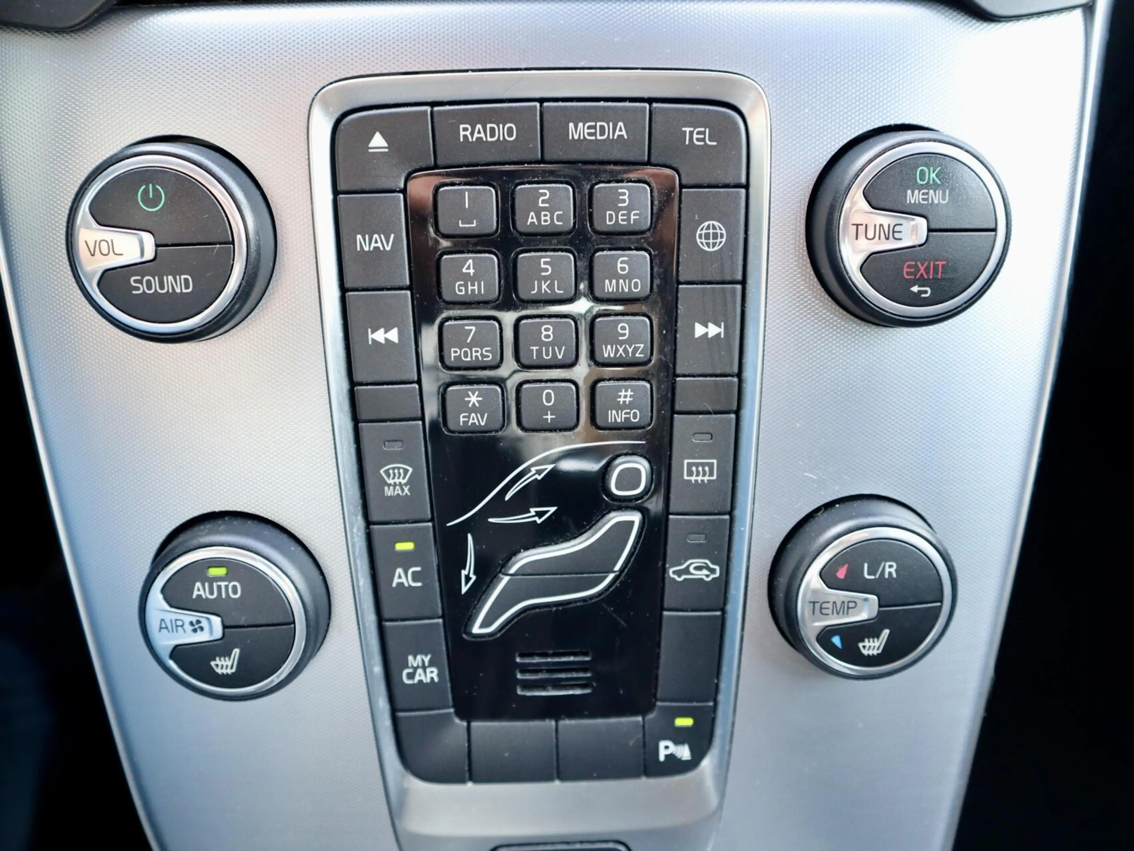 Volvo V40 2.0 T2 Nordic+, Standkachel, Stoelverwarming — photo 11