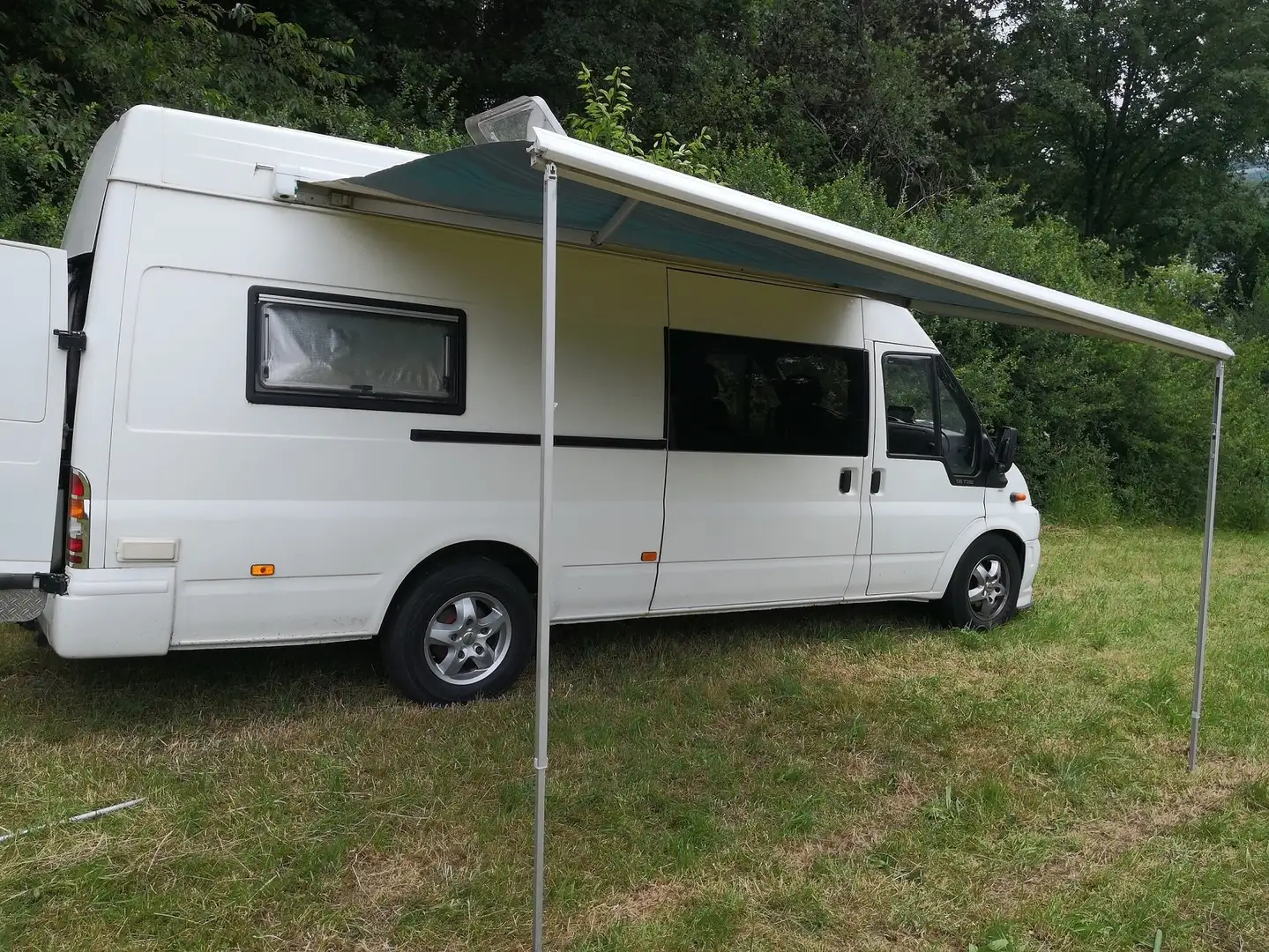 Ford Transit 2,4 TDCI mit Camperausbau Weiß - 1