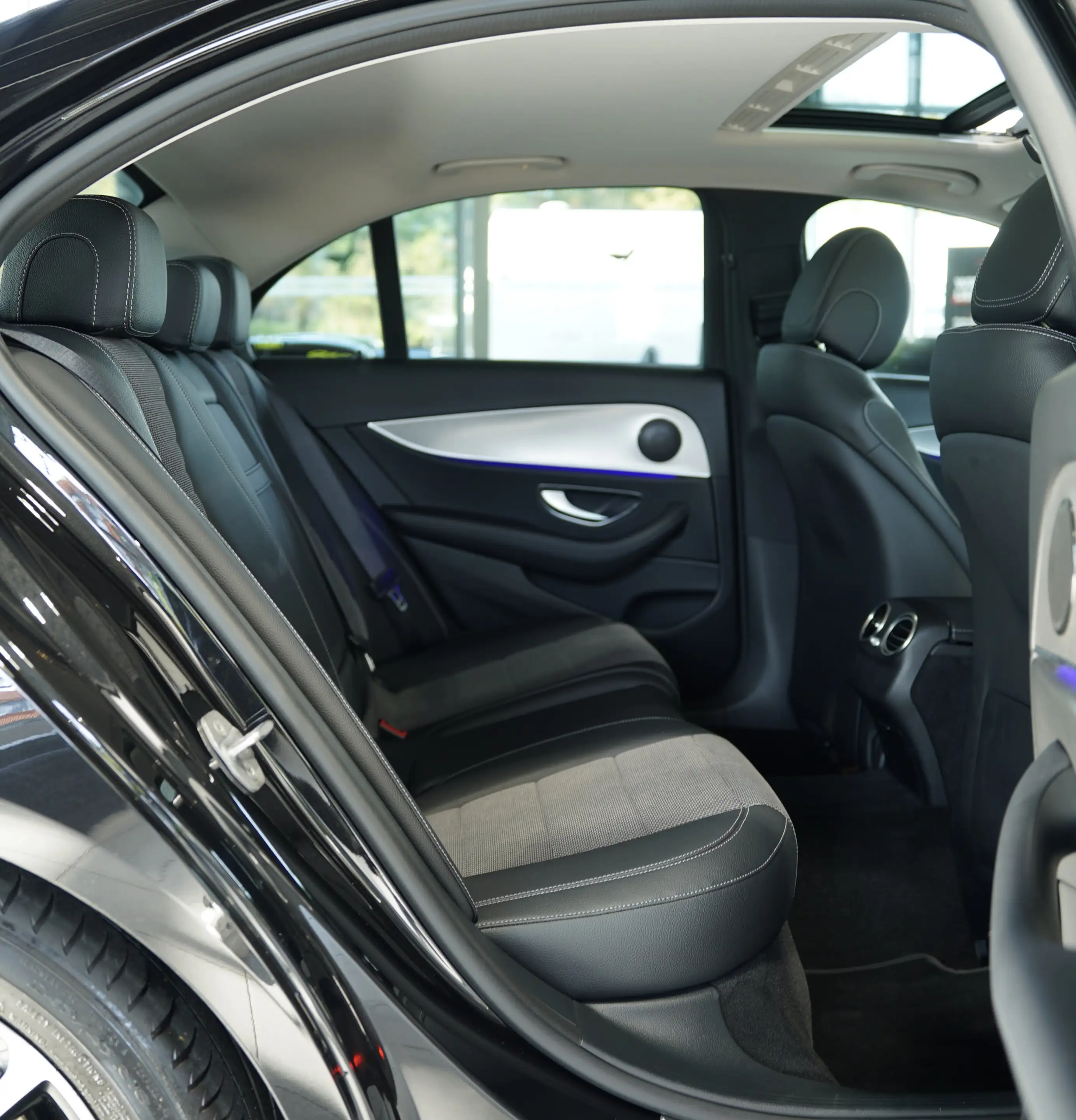 Mercedes-Benz E 220 d Limousine Avantgarde *2.H *Wide*GSD*AHK — photo 16