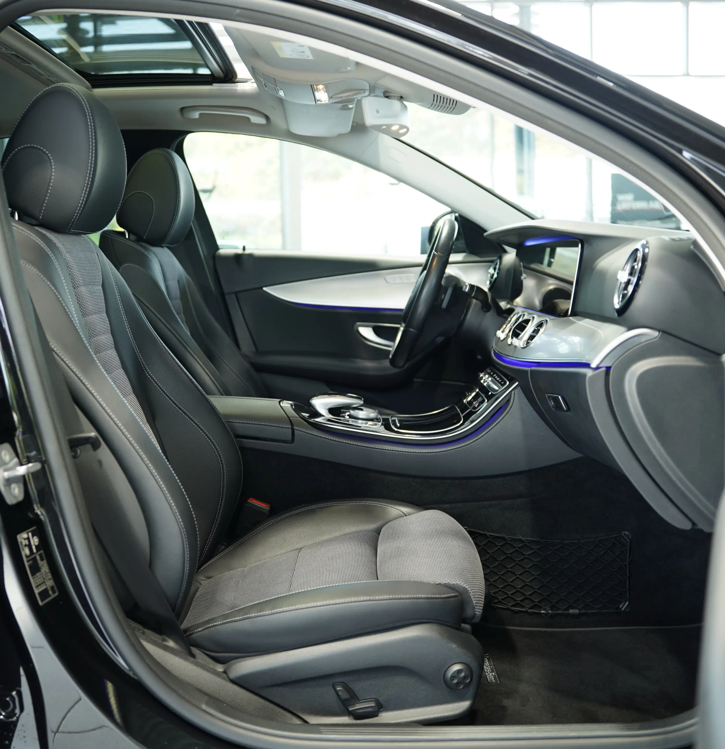 Mercedes-Benz E 220 d Limousine Avantgarde *2.H *Wide*GSD*AHK — photo 12