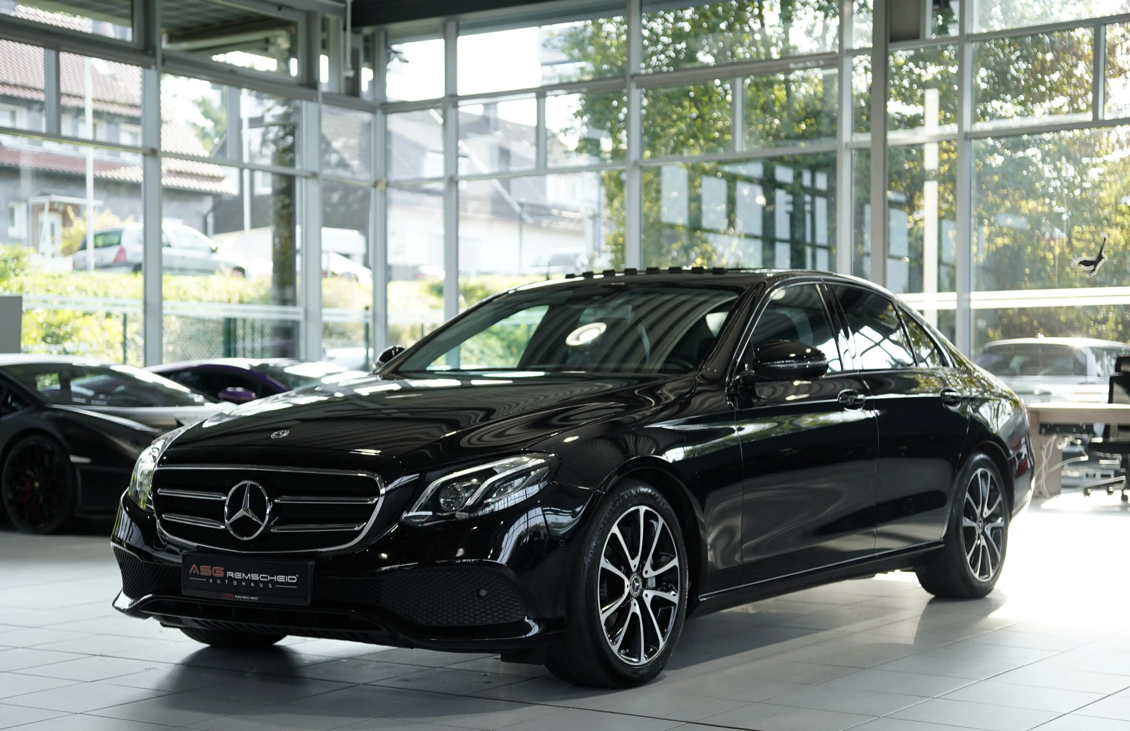 Mercedes-Benz E 220 d Limousine Avantgarde *2.H *Wide*GSD*AHK — photo 3