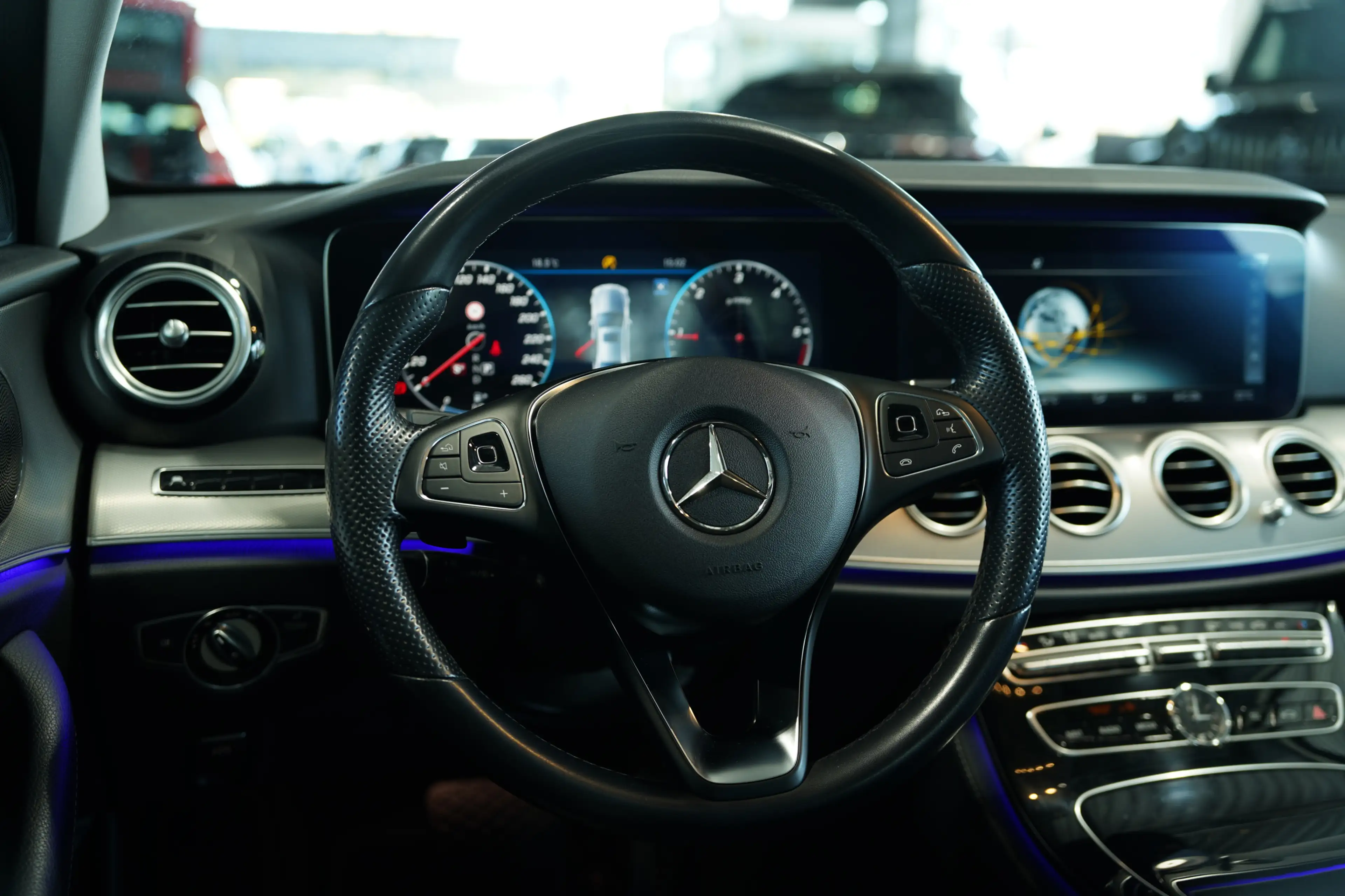 Mercedes-Benz E 220 d Limousine Avantgarde *2.H *Wide*GSD*AHK — photo 31
