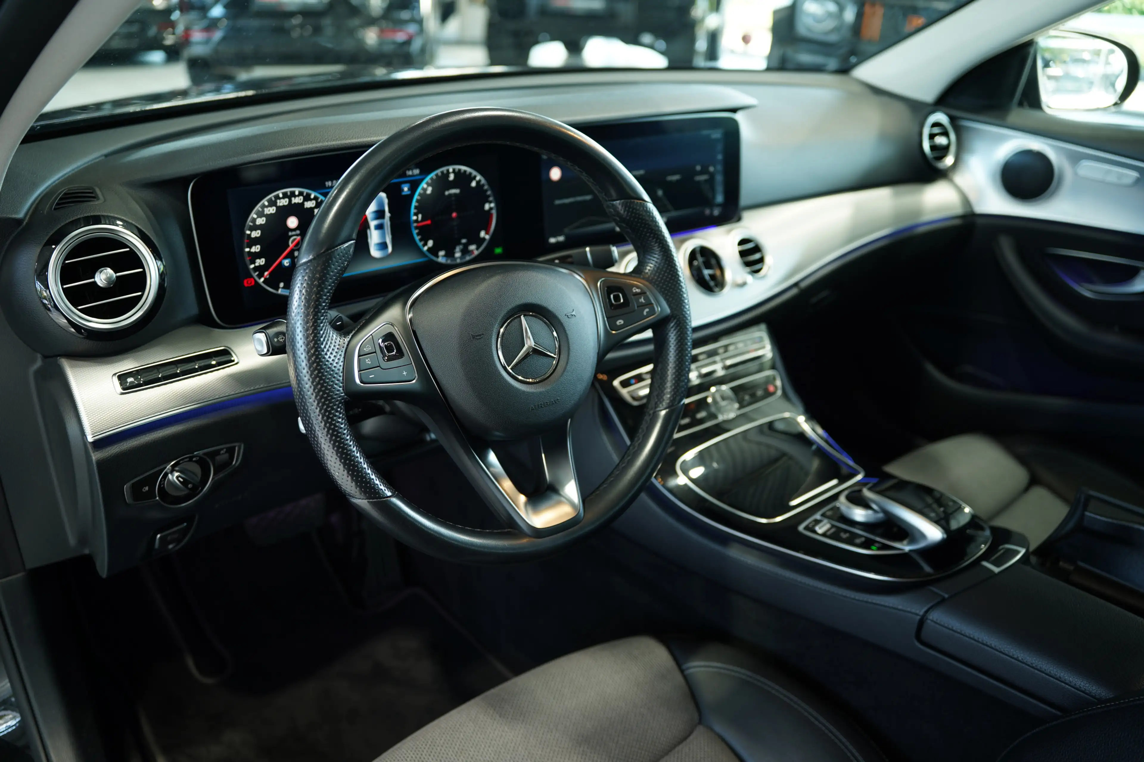 Mercedes-Benz E 220 d Limousine Avantgarde *2.H *Wide*GSD*AHK — photo 21