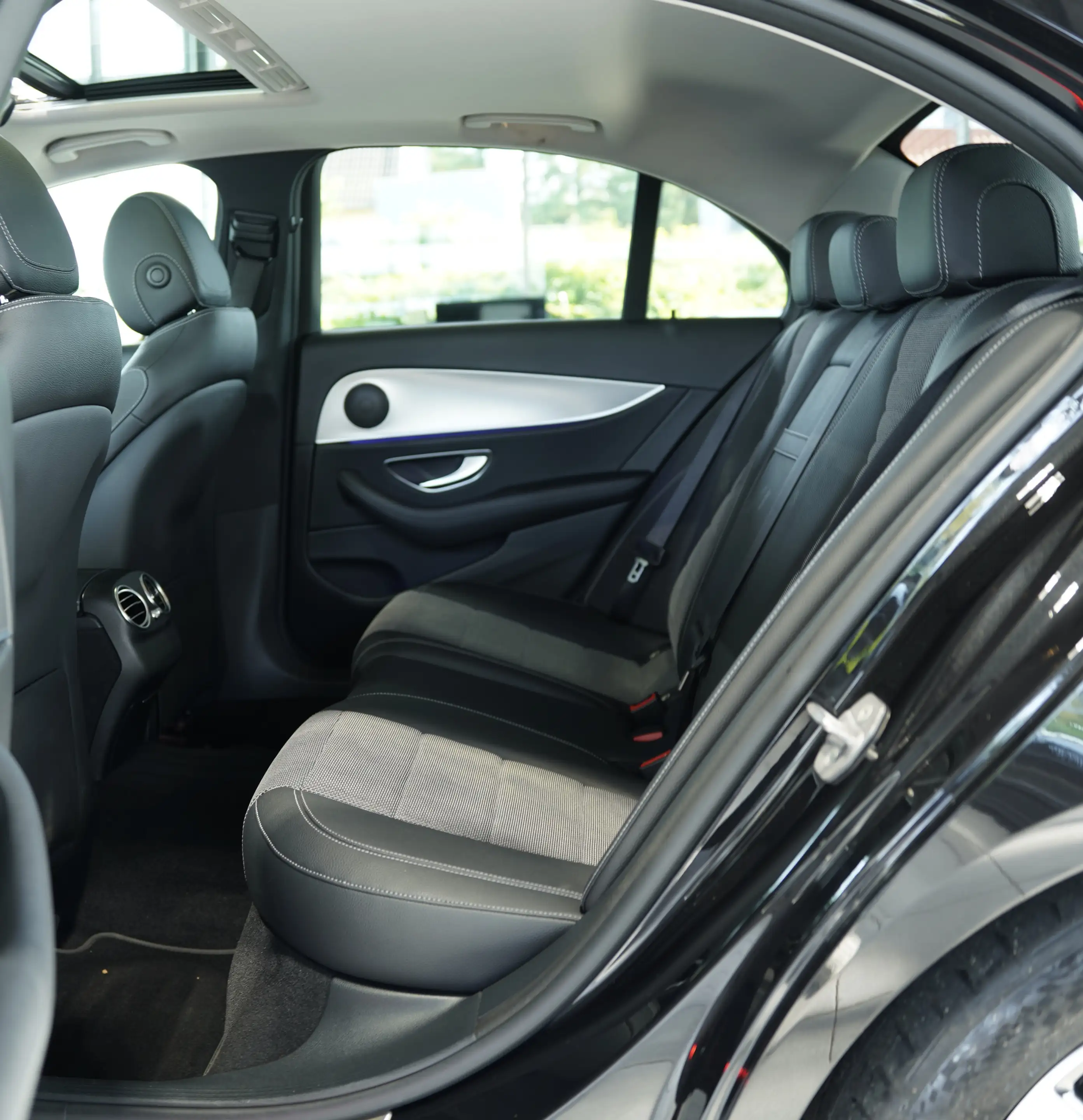 Mercedes-Benz E 220 d Limousine Avantgarde *2.H *Wide*GSD*AHK — photo 17