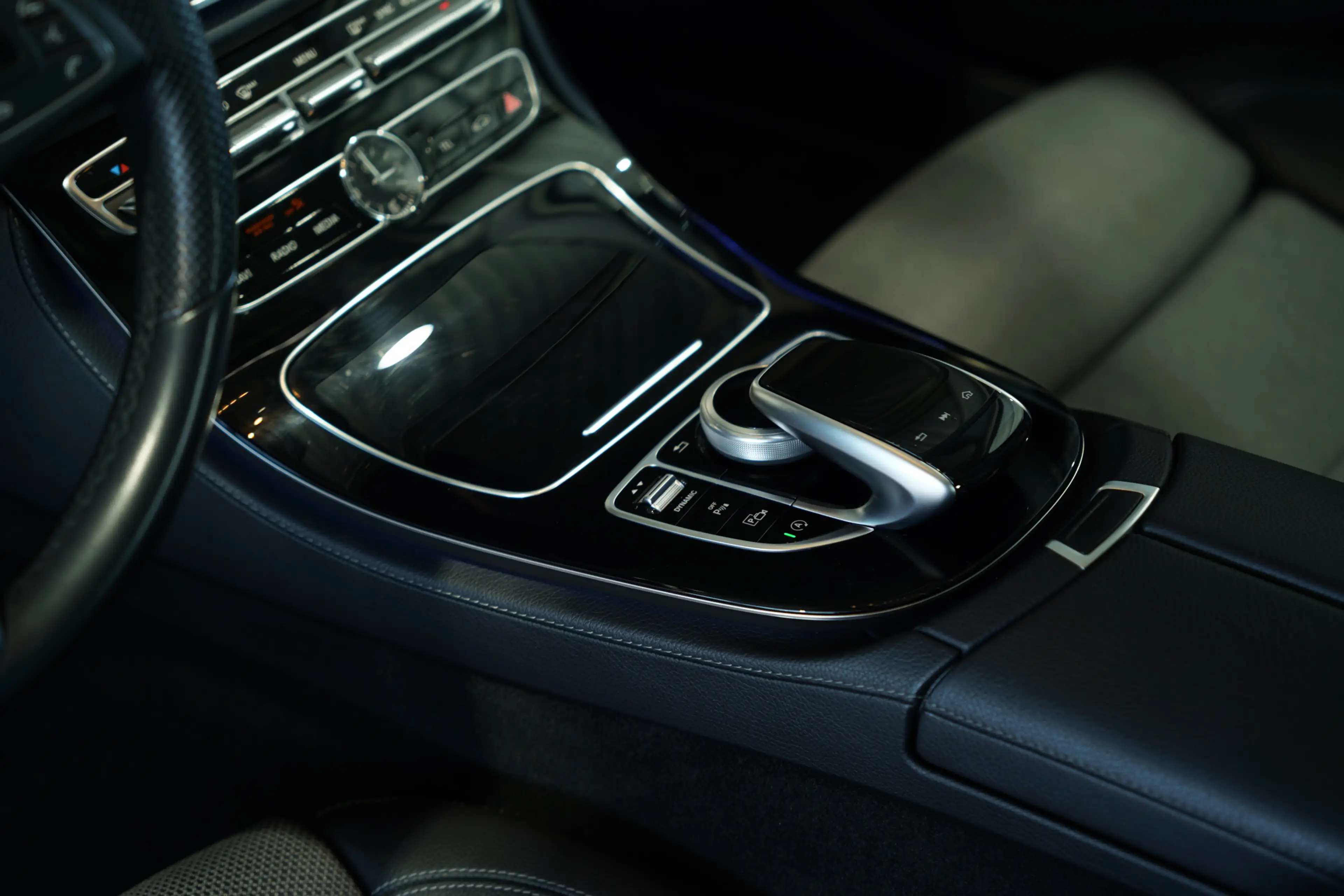 Mercedes-Benz E 220 d Limousine Avantgarde *2.H *Wide*GSD*AHK — photo 23