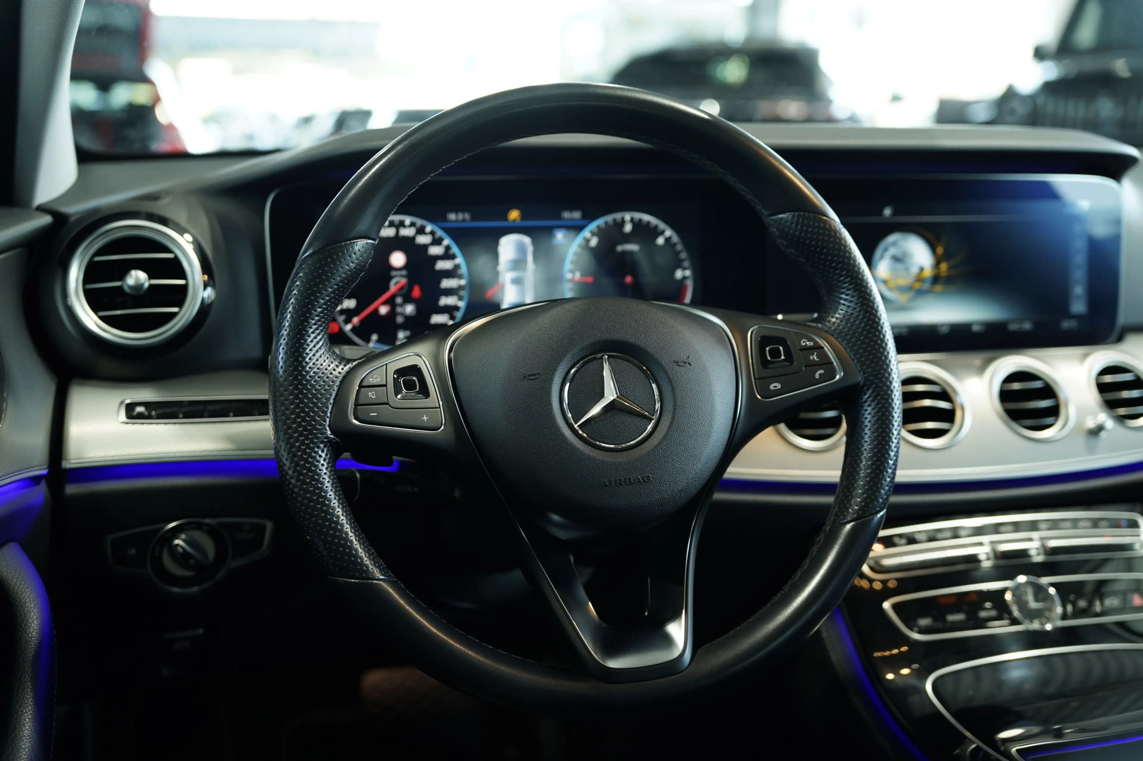 Mercedes-Benz E 220 d Limousine Avantgarde *2.H *Wide*GSD*AHK — photo 32