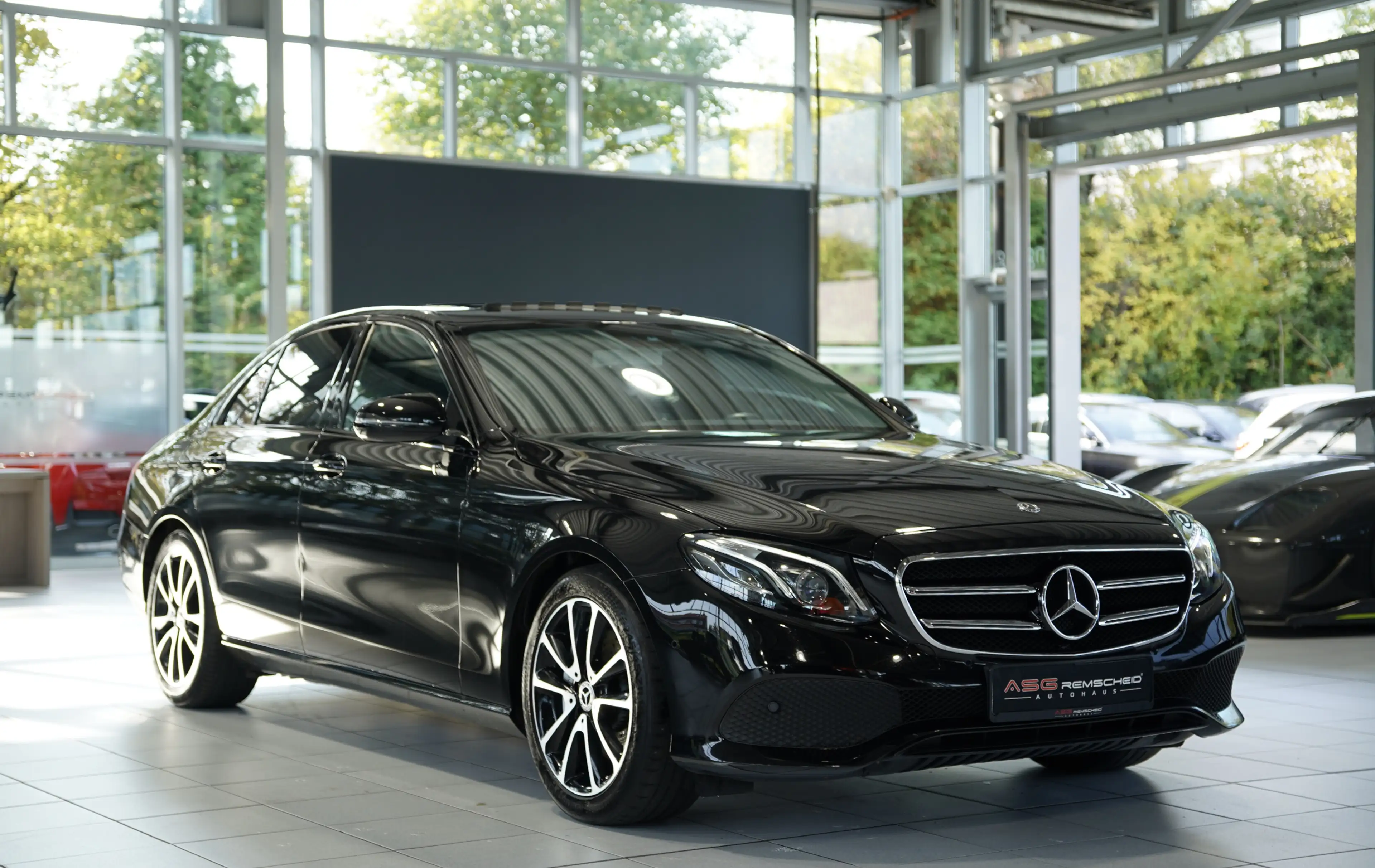 Mercedes-Benz E 220 d Limousine Avantgarde *2.H *Wide*GSD*AHK — photo 5