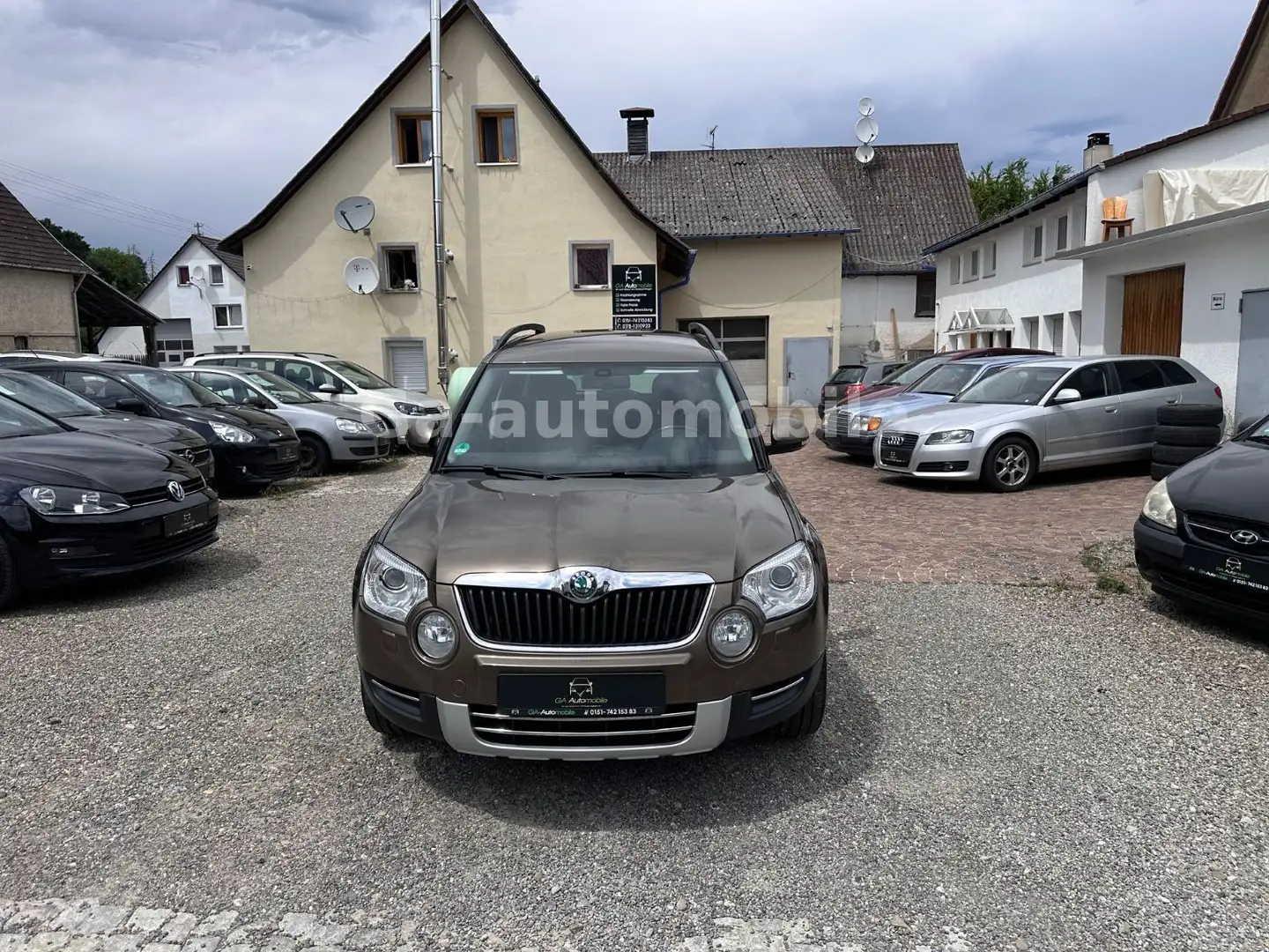 Skoda Yeti 2.0 TDI 4x4 * 1.Hand * Lückl. Serv. * AHK * Brun - 1