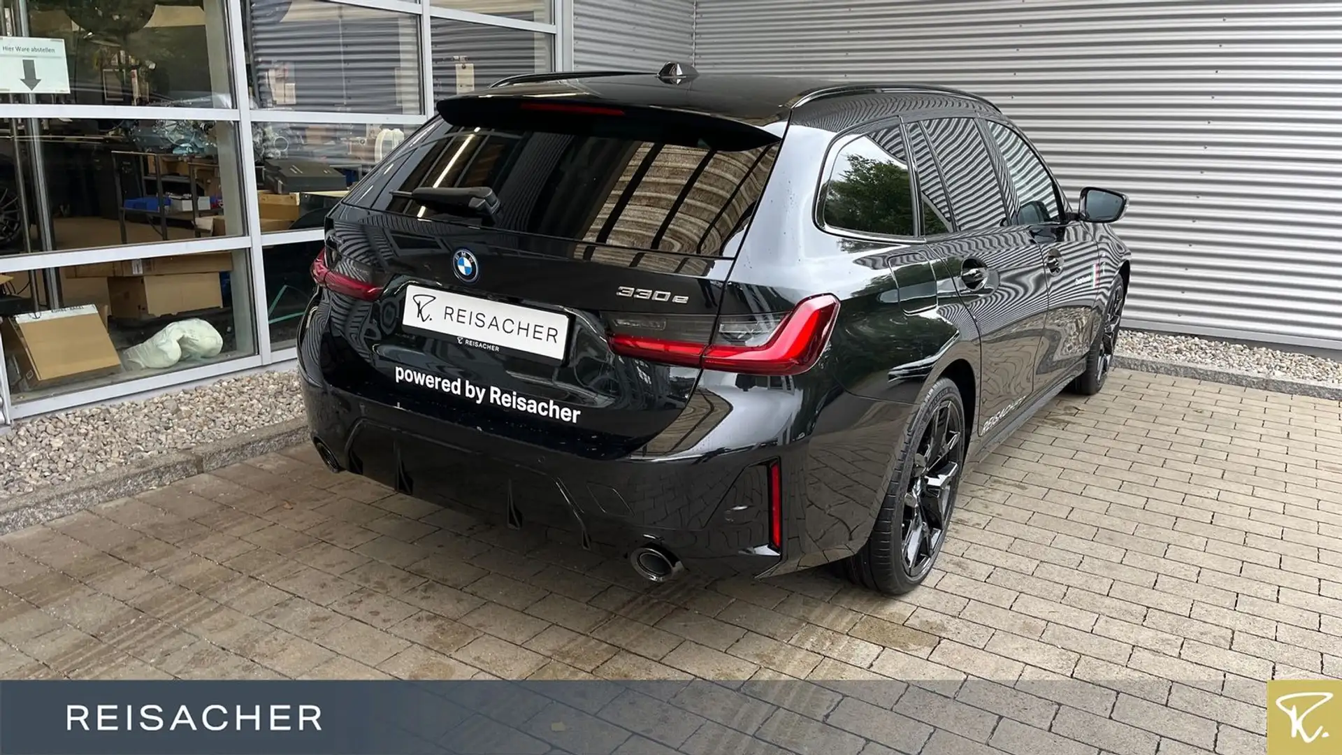 BMW 330 e A xDrive Tou M-Sport,M-Sport PRO,AHK,DAProf Zwart - 2