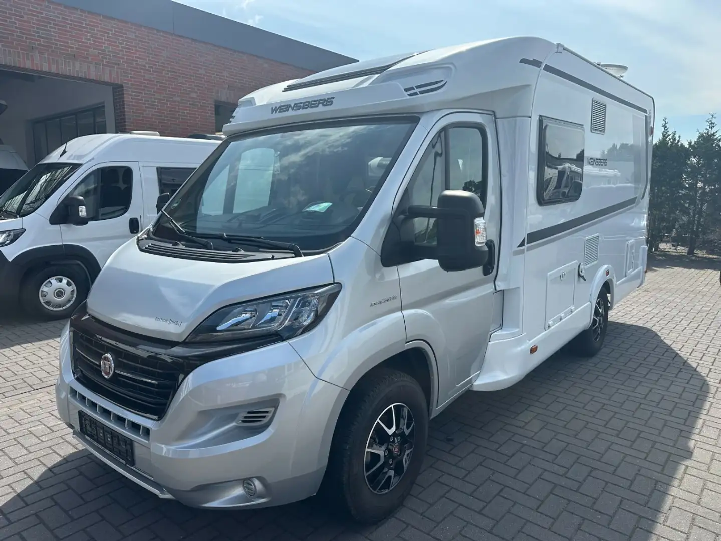 Weinsberg CaraLoft MF Edition +TV+Kamera+Markise+Alu-Felgen+ Zilver - 2