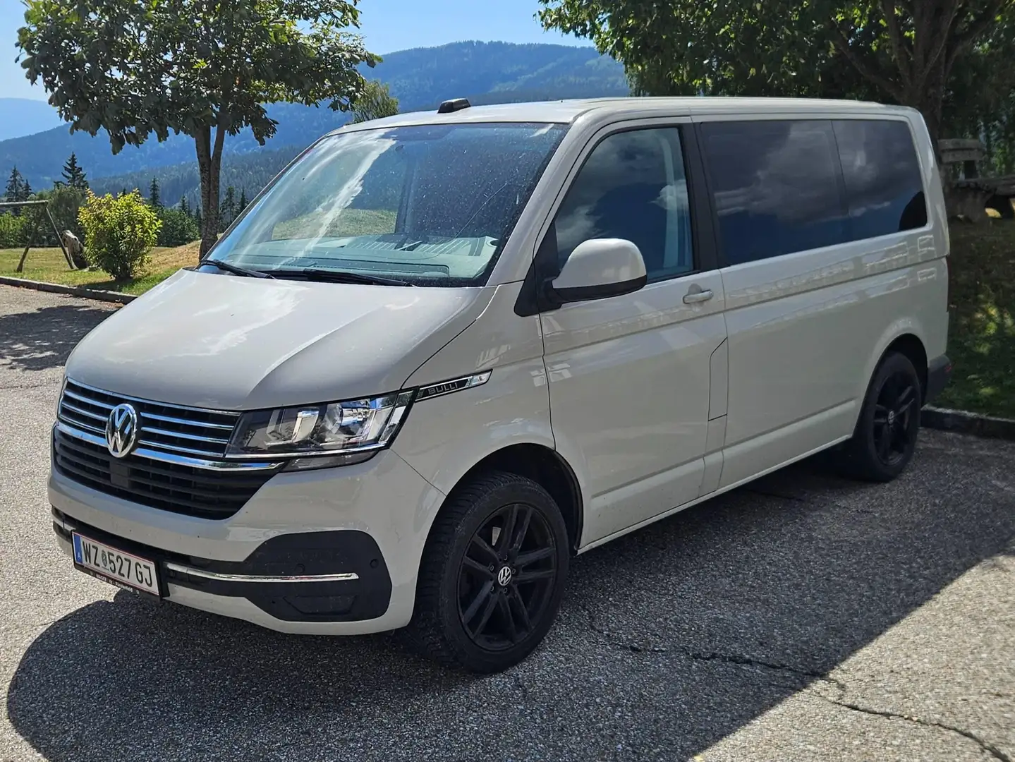 Volkswagen T6.1 Transporter KR 2,0 TDI - GRAU Grau - 1