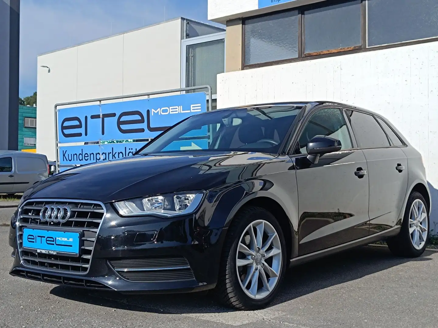 Audi A3 Sportback attraction 1,6 TDI Navi SHZ PDC Noir - 1