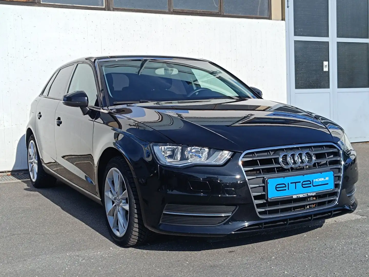 Audi A3 Sportback attraction 1,6 TDI Navi SHZ PDC Noir - 2