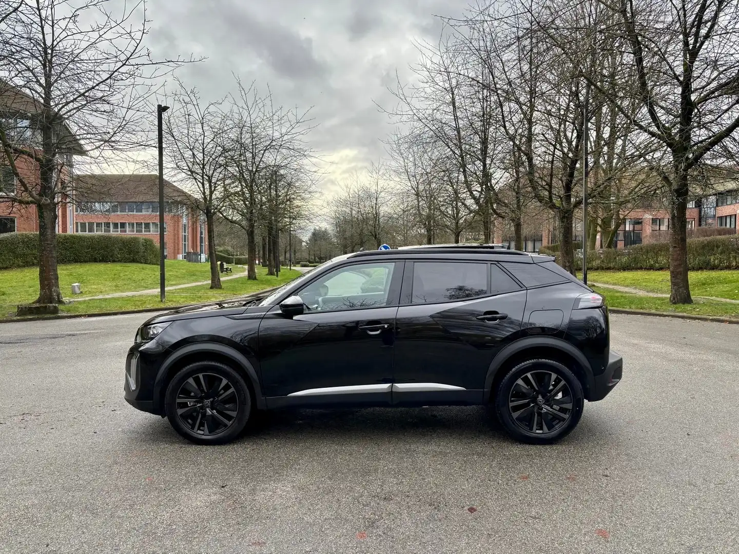 Peugeot 2008 1.2 EAT8 GT PACK Pano / Led / Navi / Led / Camera Noir - 1