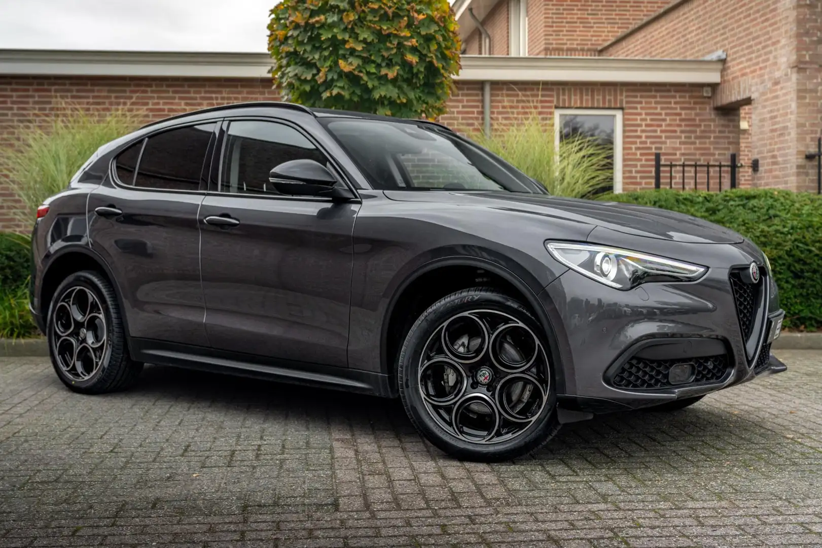 Alfa Romeo Stelvio 2.0 T AWD Q4 200 PK Aut. 1e Eig Xenon Leder Black Grijs - 1