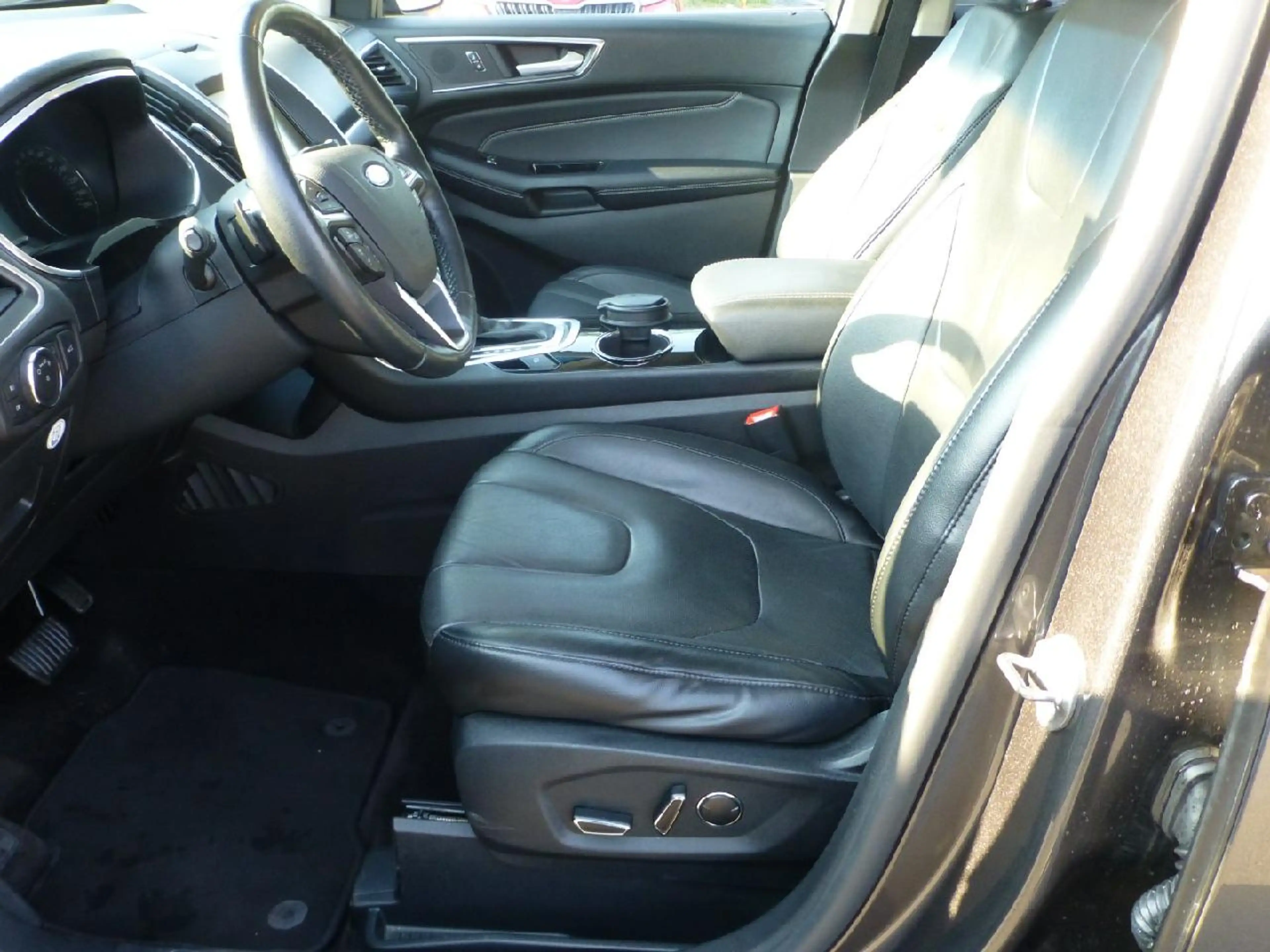 Ford Edge Titanium 4x4 — photo 8