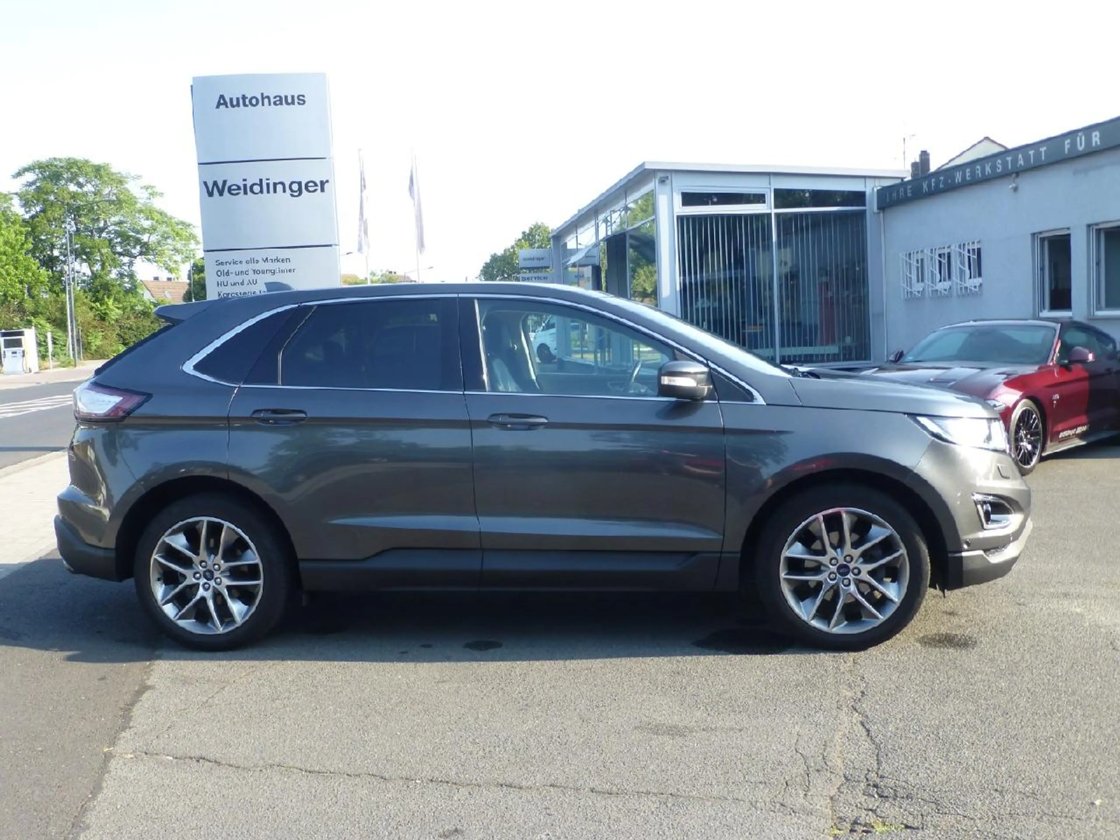 Ford Edge Titanium 4x4 — photo 3