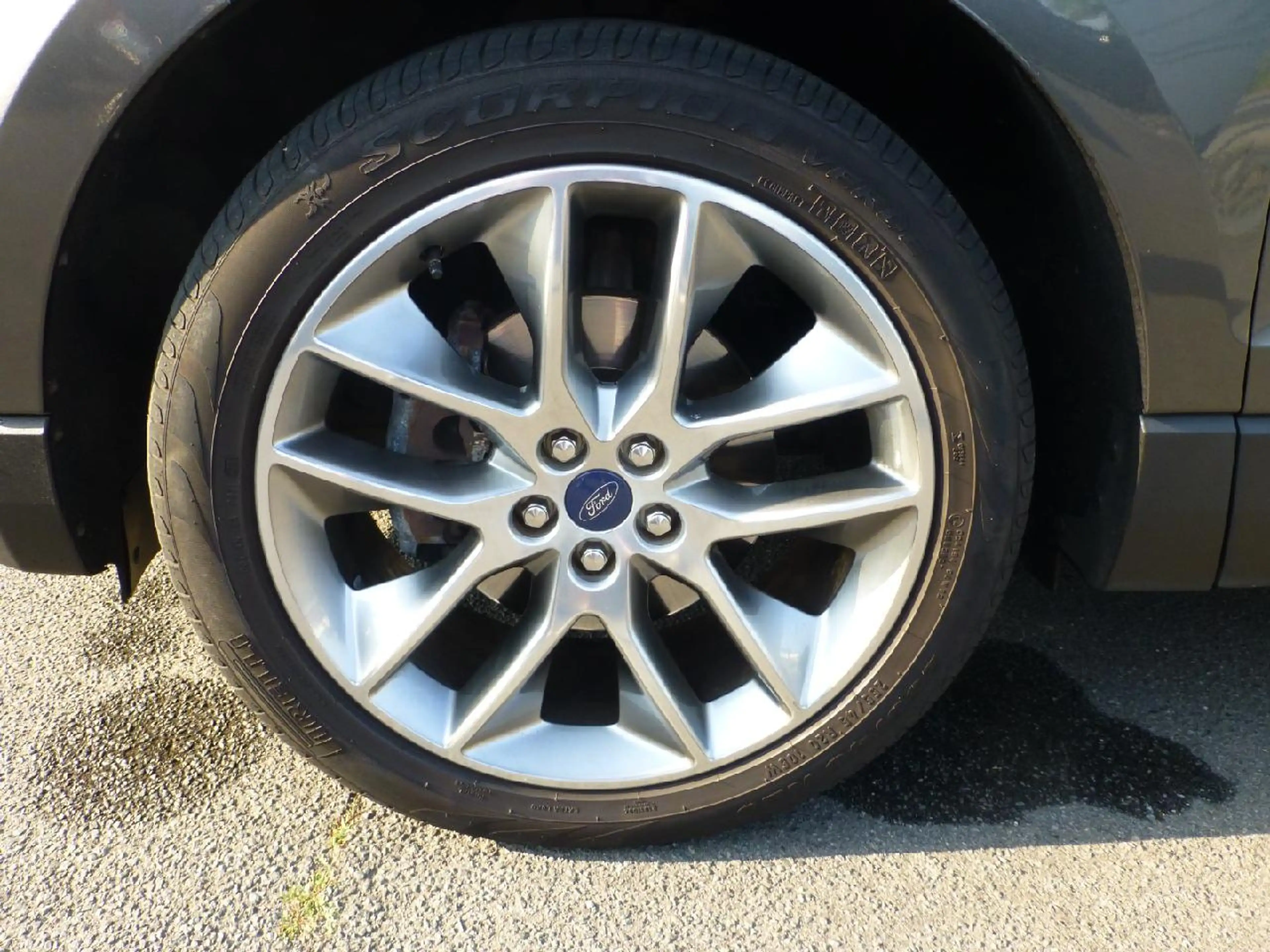 Ford Edge Titanium 4x4 — photo 14