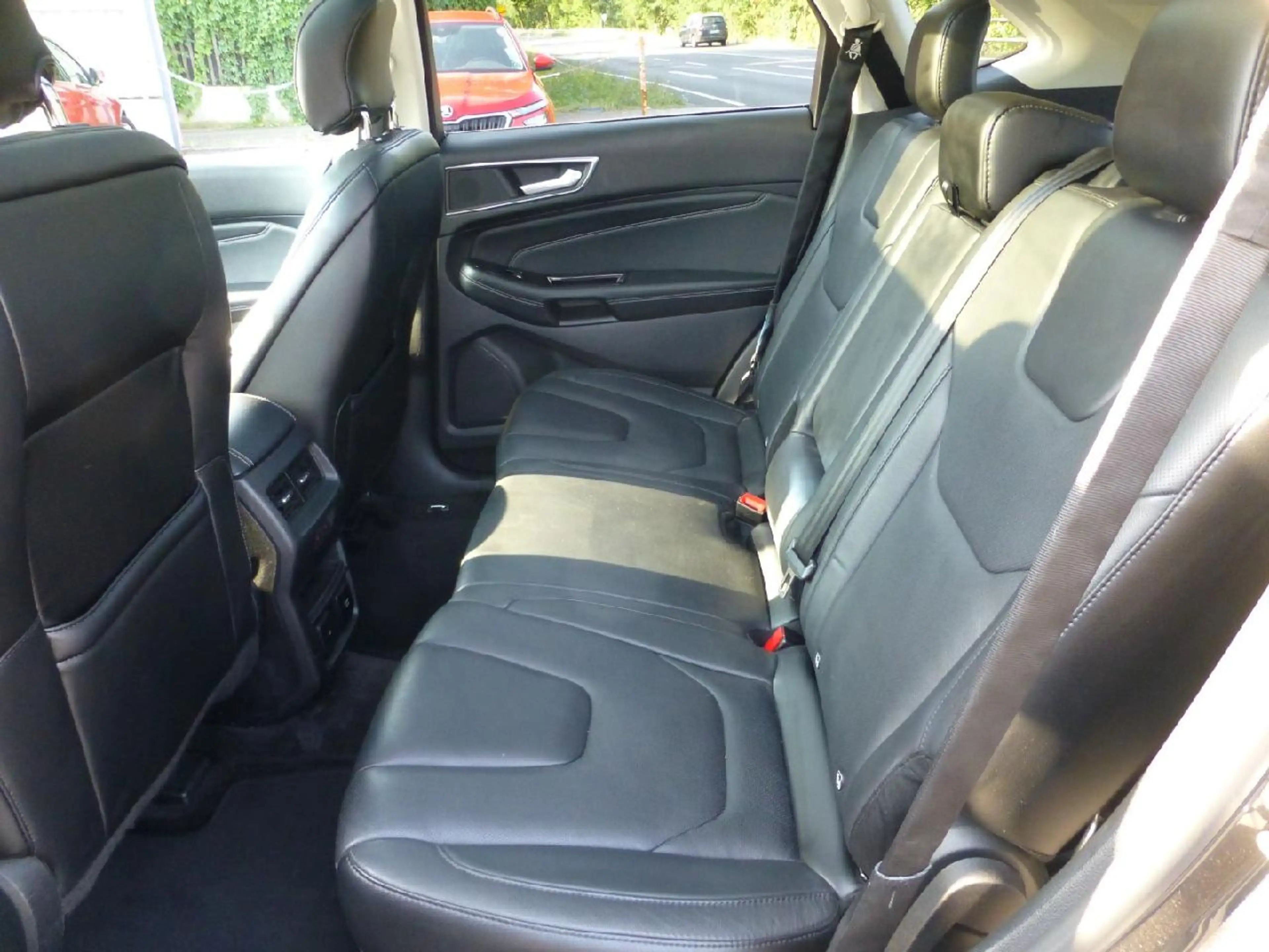 Ford Edge Titanium 4x4 — photo 12