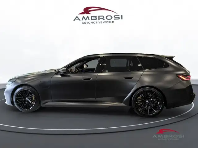 BMW M5 view 5