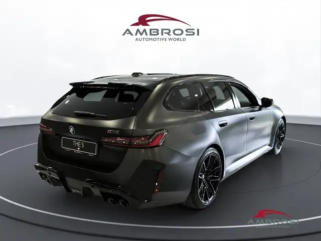 BMW M5 view 2