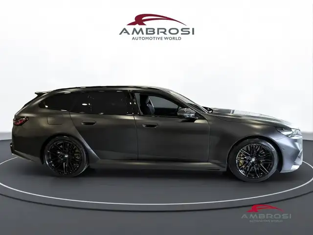 BMW M5 view 4