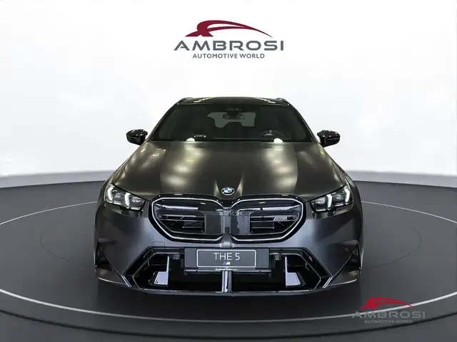 BMW M5 view 6