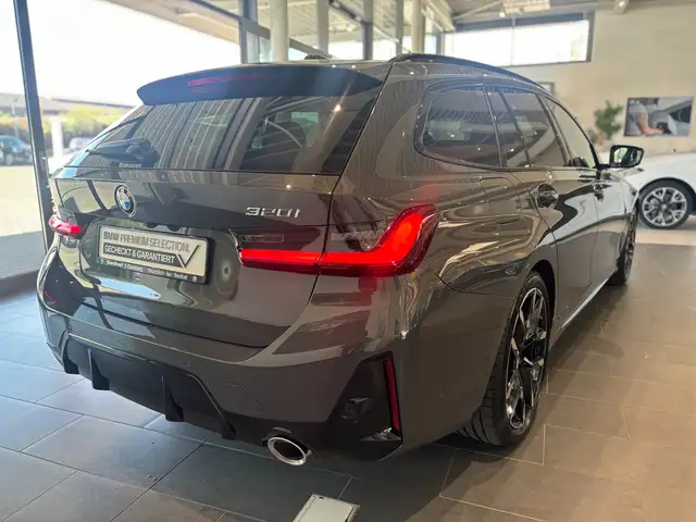 BMW 3 Series view 11