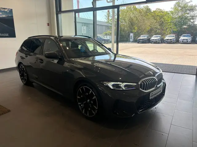 BMW 3 Series view 12
