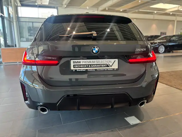 BMW 3 Series view 10