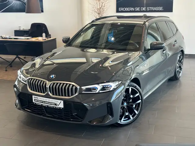 BMW 3 Series view 4