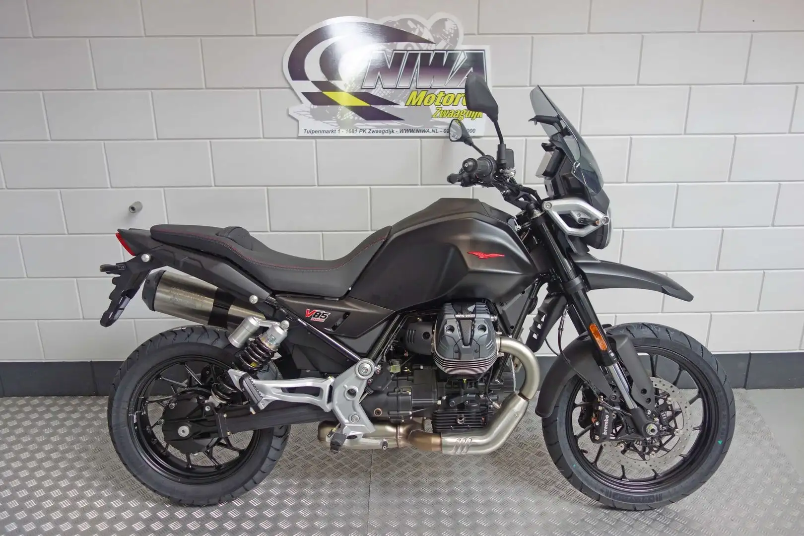 Moto Guzzi V 85 STRADA Schwarz - 1