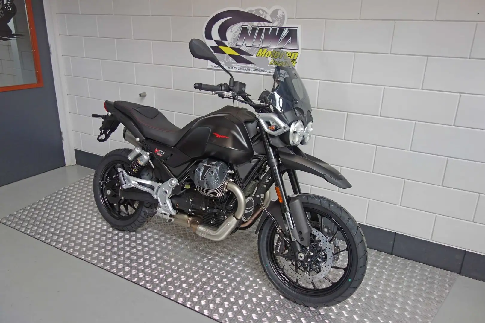 Moto Guzzi V 85 STRADA Negru - 2