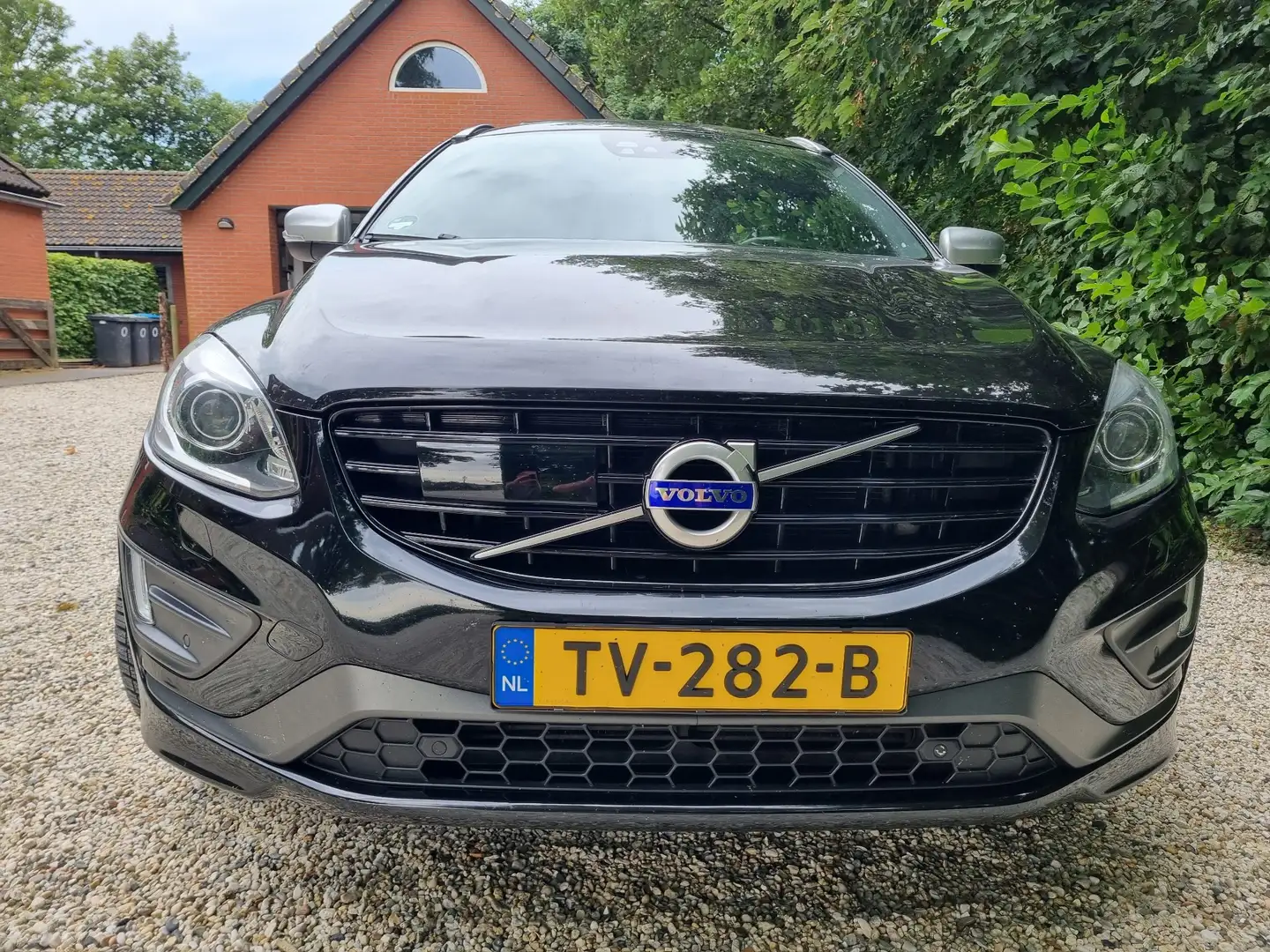 Volvo XC60 2.0 FWD R-design Zwart - 1