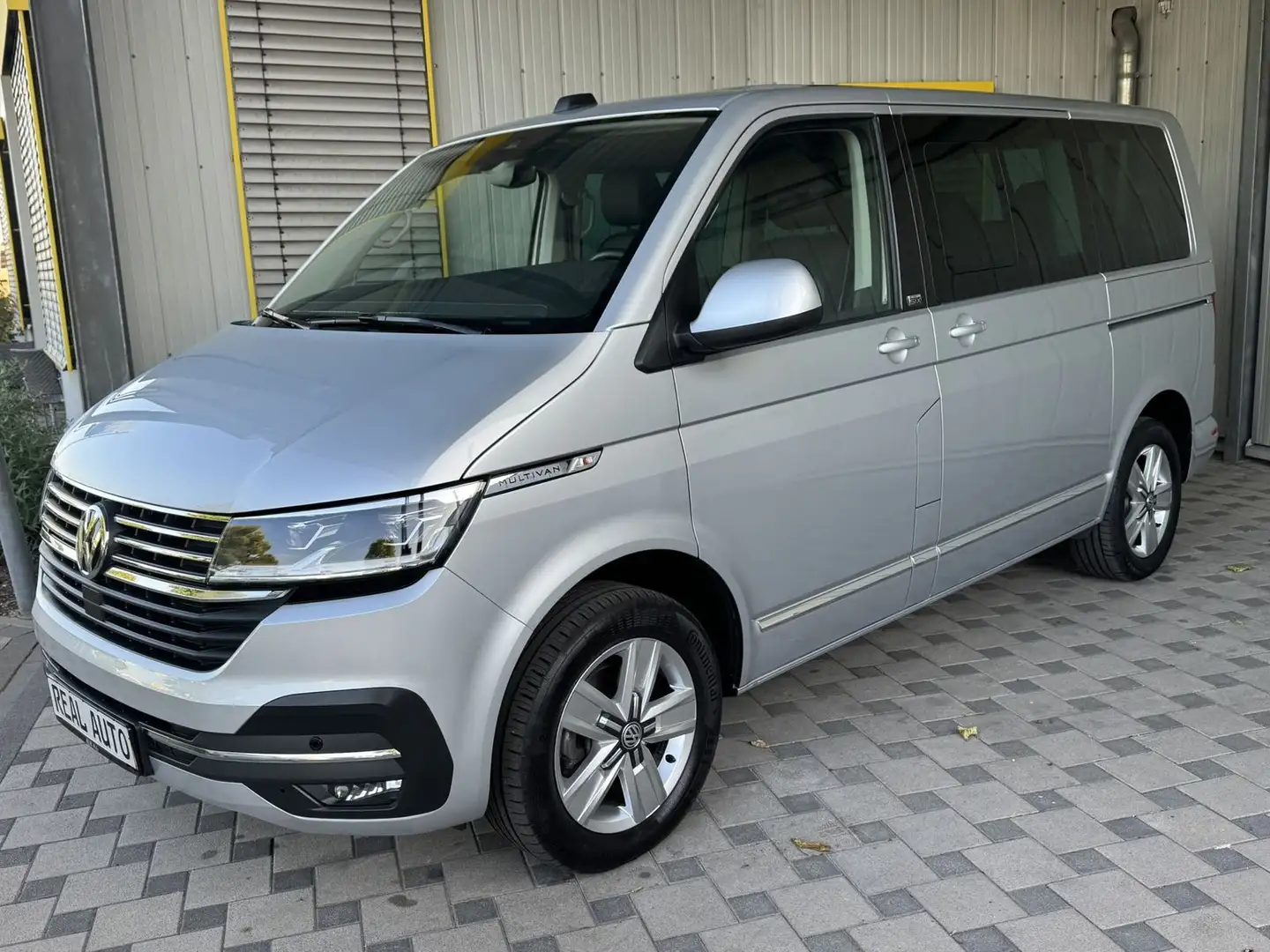 Volkswagen T6 Multivan 6.1 TDI 4Motion DSG Generation SIX Silber - 2